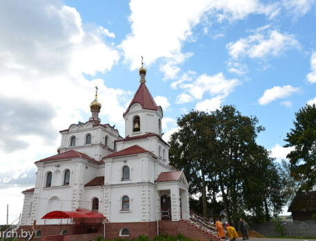 Храм святителя Николая Чудотворца в поселке Привольный