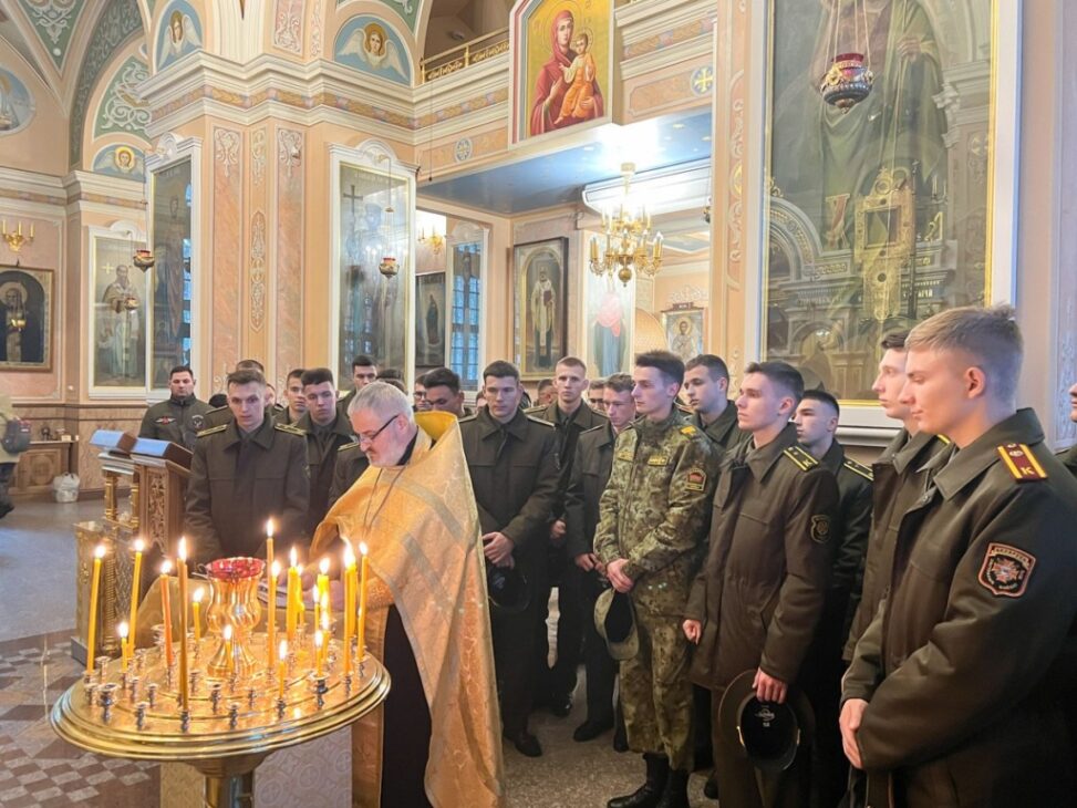 Настоятель храма в Щомыслице провёл беседу с курсантами военно-медицинского института