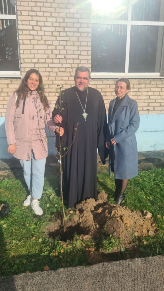 Благочинный принял участие в мероприятии, приуроченном ко Дню матери, в Мачулищанской СШ