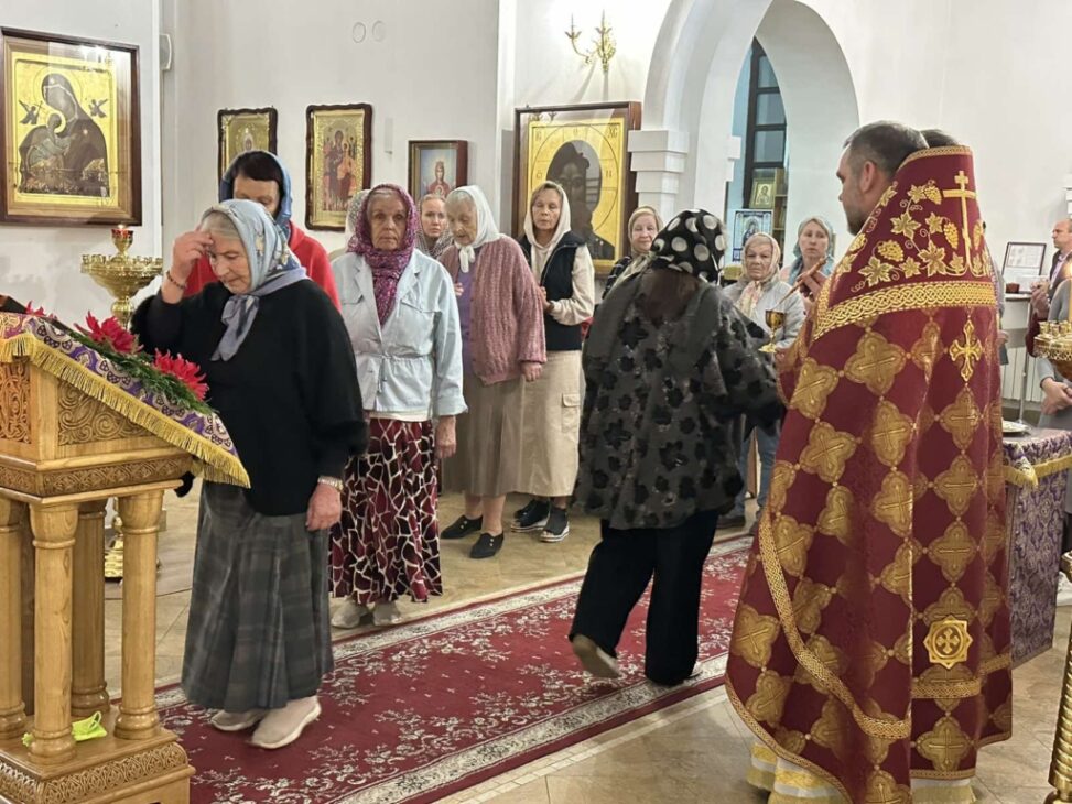 Благочинный совершил праздничные богослужения Воздвижения Креста Господня в Мачулищах