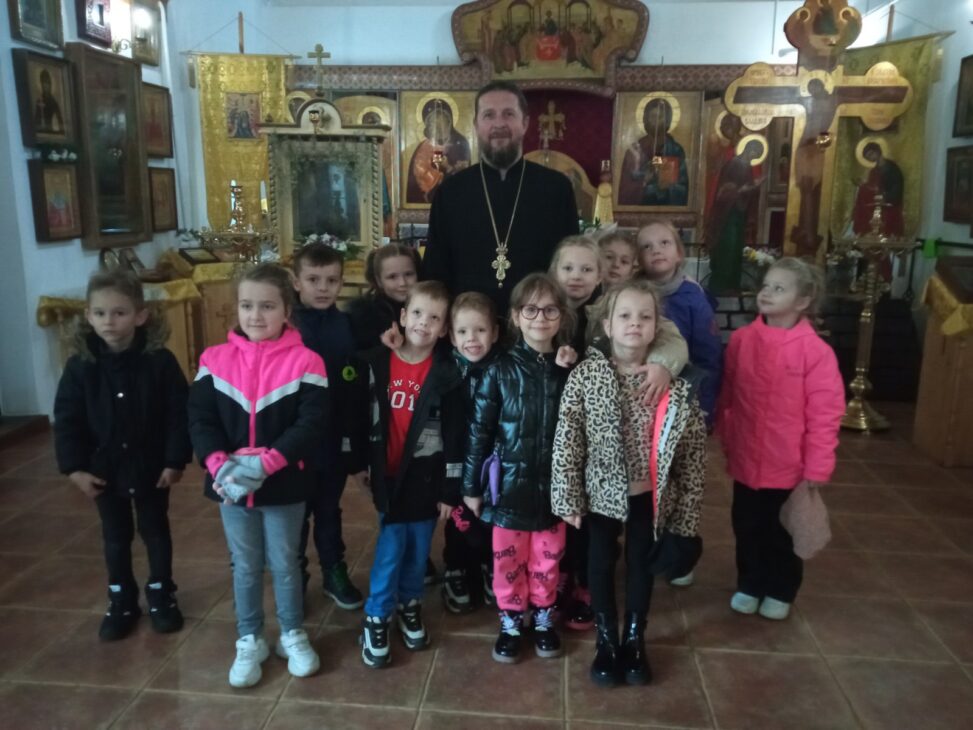 Настоятель храма в Самохваловичах провёл экскурсию и беседу для детей Самохваловичской школы