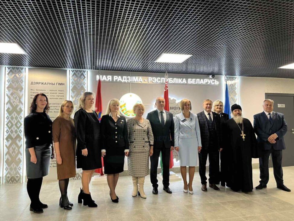 Настоятель храма святых апостолов Петра и Павла принял участие в открытии новой школы в аг. Сеница