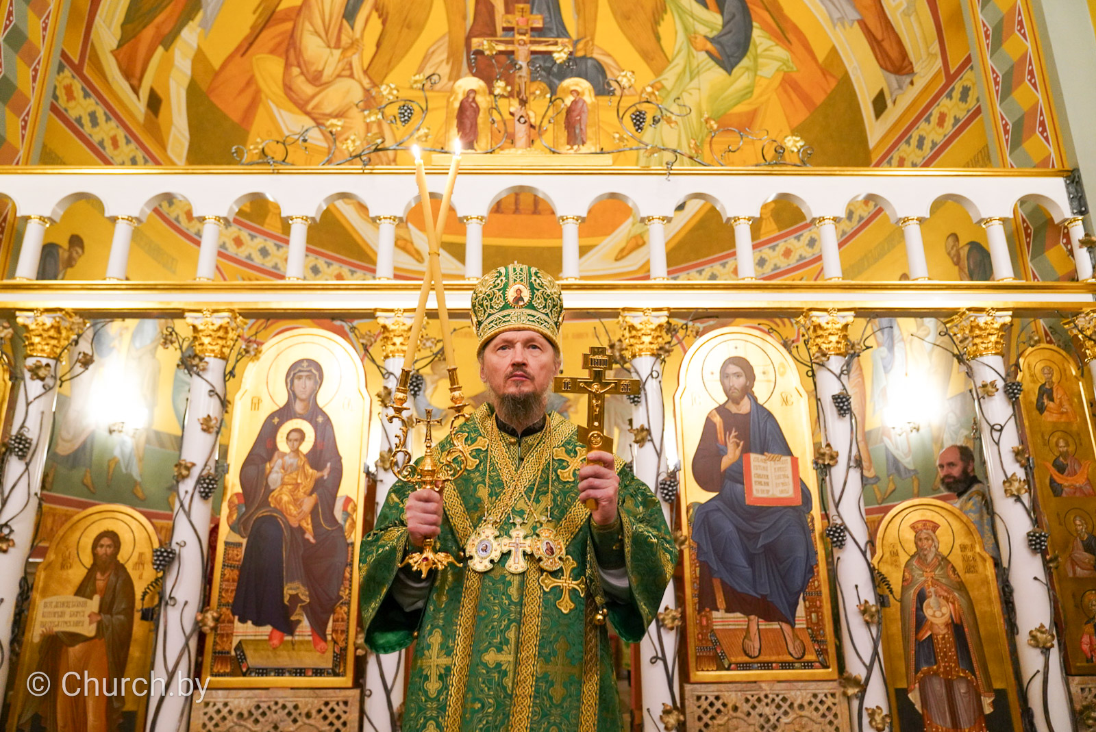 В день памяти преподобного Антония Великого Патриарший Экзарх возглавил Божественную литургию в храме Рождества Христова д. Большое Стиклево