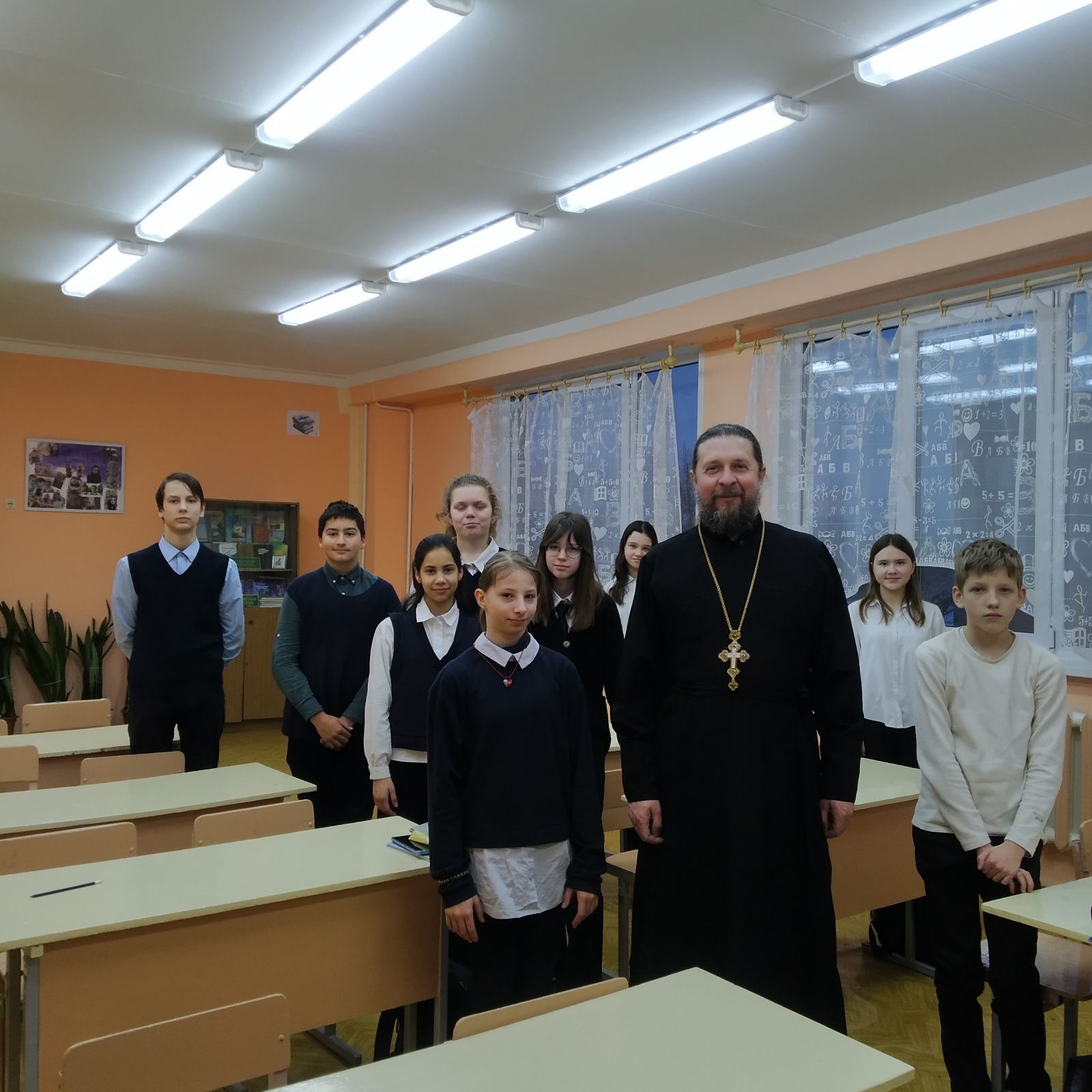 Настоятель храма в аг. Чуриловичи посетил Чуриловичскую среднюю школу и пообщался с учащимися 8-11 классов в рамках проекта ШАГ