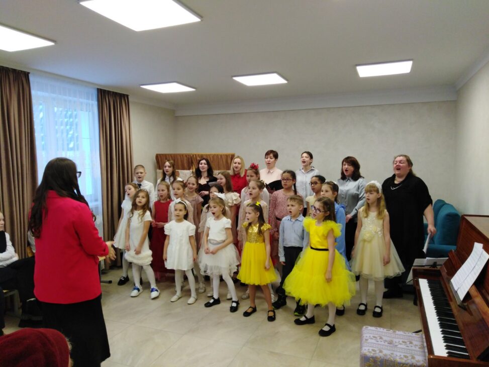 Учащиеся Самохваловичской средней школы провели концерт в воскресной школе при храме