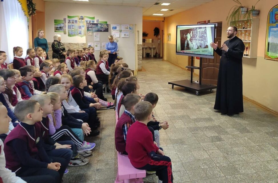 Состоялась встреча учащихся начальных классов Луговослободской средней школы со священнослужителем храма в Привольном
