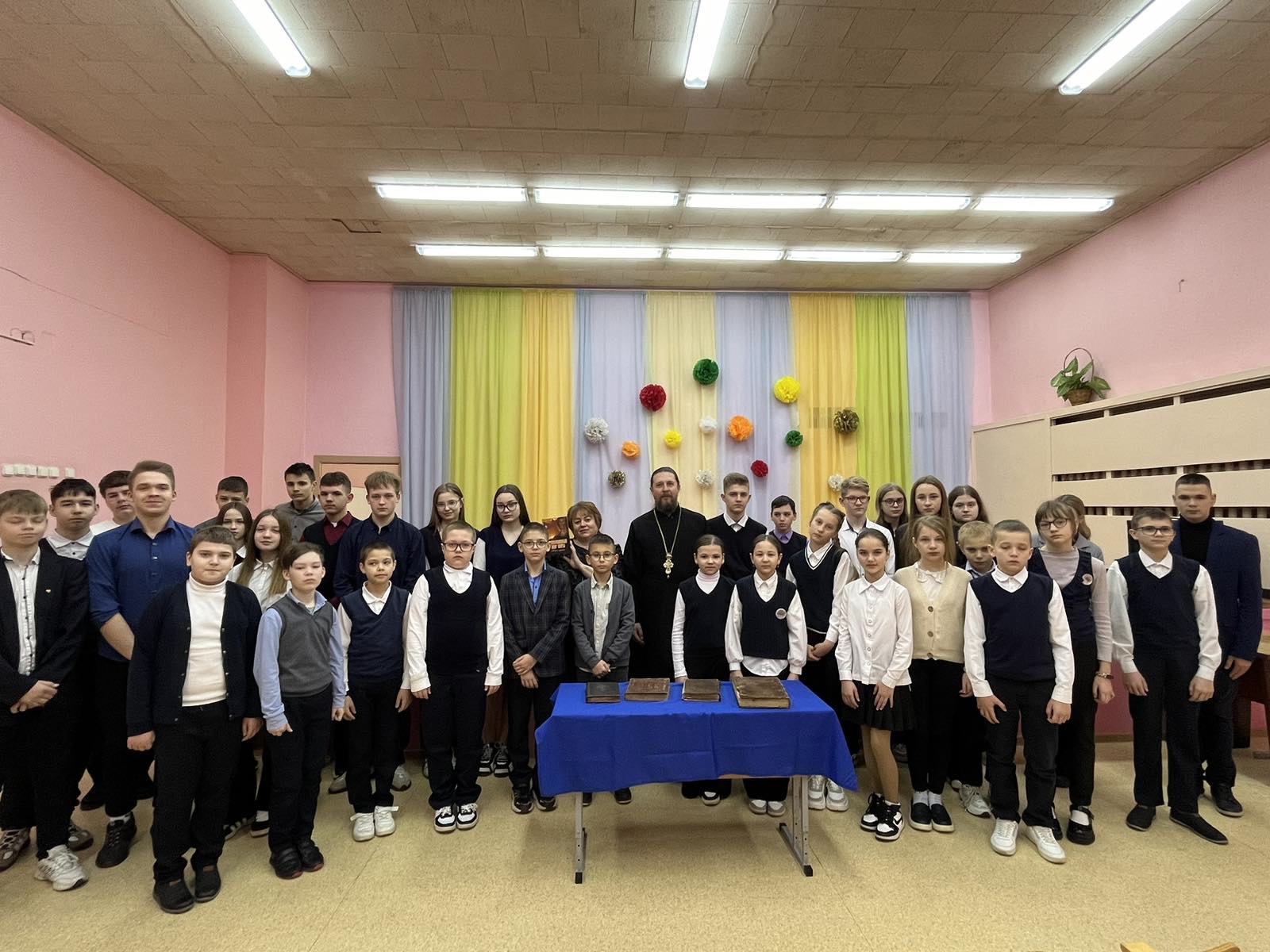 В Чуриловичской школе прошёл час духовности с иереем Сергием Коротким