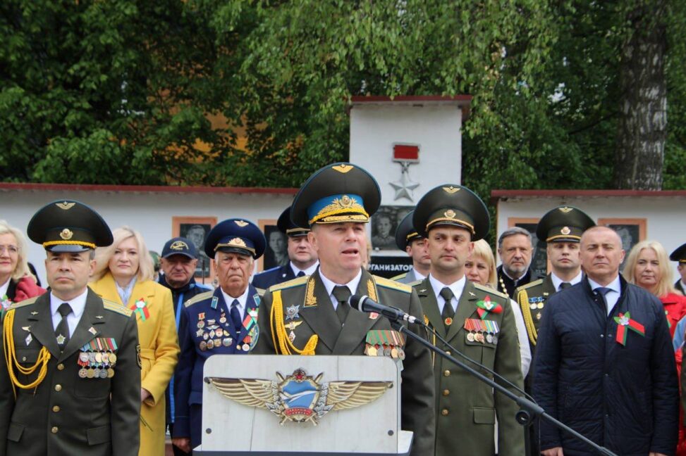 9 мая вся Беларусь отдает дань уважения поколению победителей — вечным героям, подарившим нам возможность жить под мирным небом.