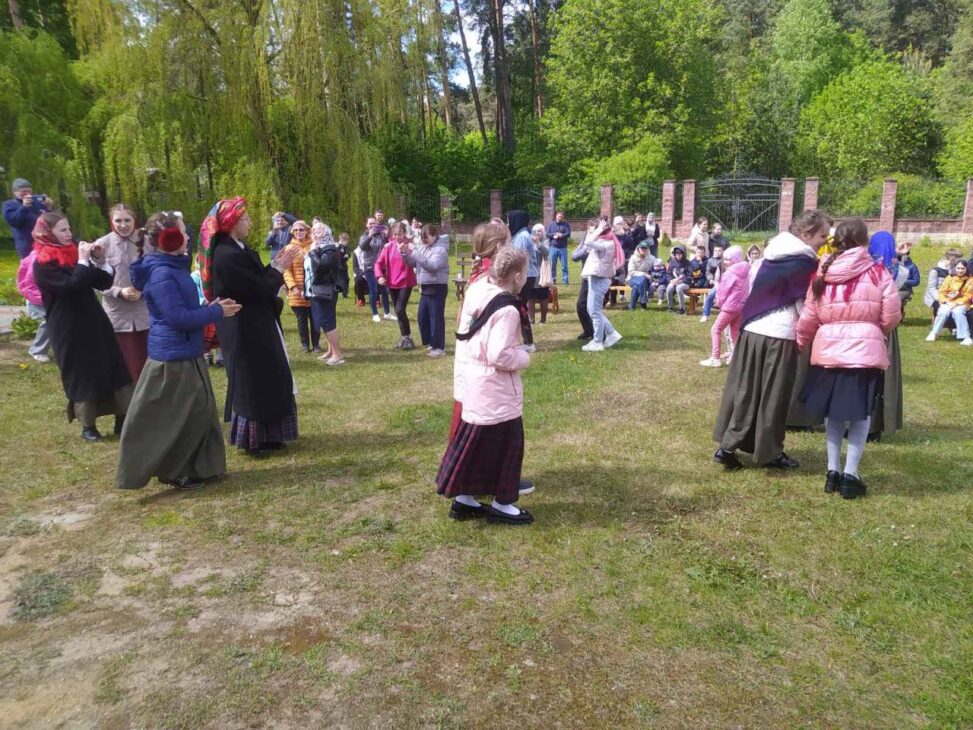 11 мая на территории храма св.вмч. и целителя Пантелеимона ( в г.п.Мачулищи) прошел замечательный праздник — Пасхальный фестиваль.