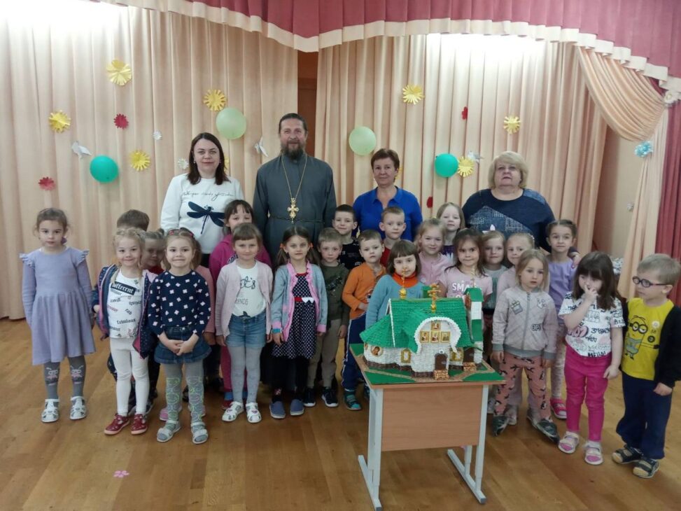 06.05.2024  на второй день Светлой Пасхи, детский сад посетил настоятель храма Святого Духа иерей Сергий.