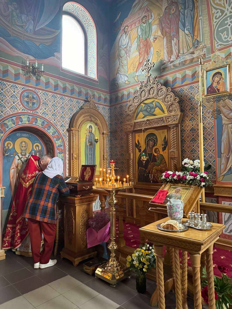 22 мая 2024 года, в праздник перенесения мощей святителя и чудотворца Николая из Мир Ликийских в Бар в храме святителя Николая Чудотворца п.Привольный Минского района была совершена праздничная Божественная Литургия по случаю престольного праздника.