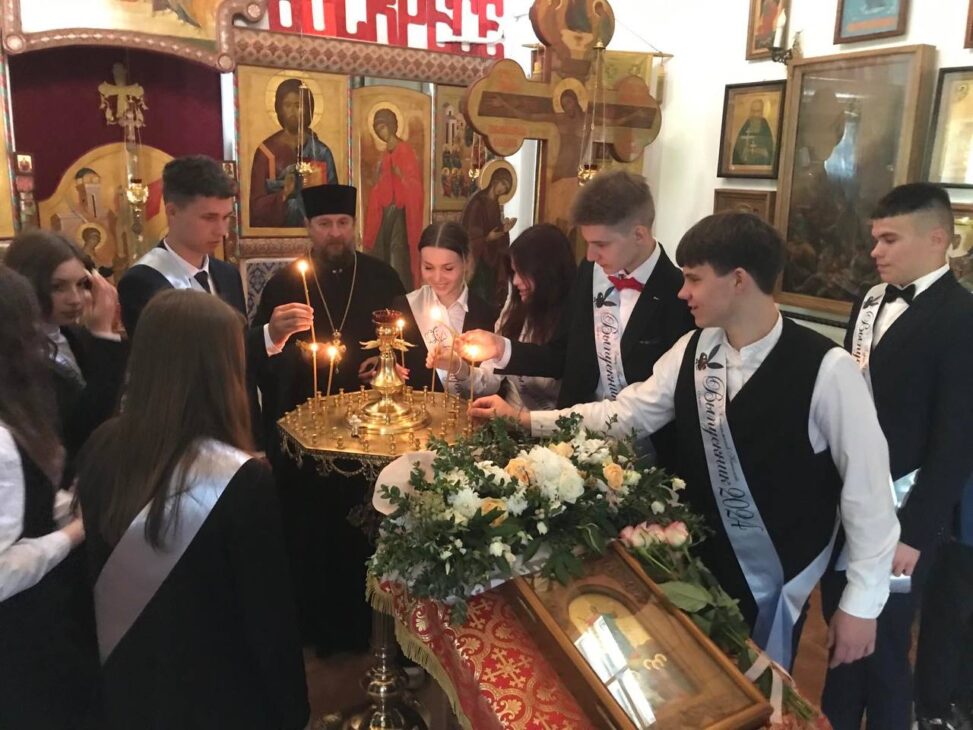 25.05 Торжественная линейка «Последний звонок» для выпускников 9,11 классов прошла в ГУО «Самохваловичская СШ «