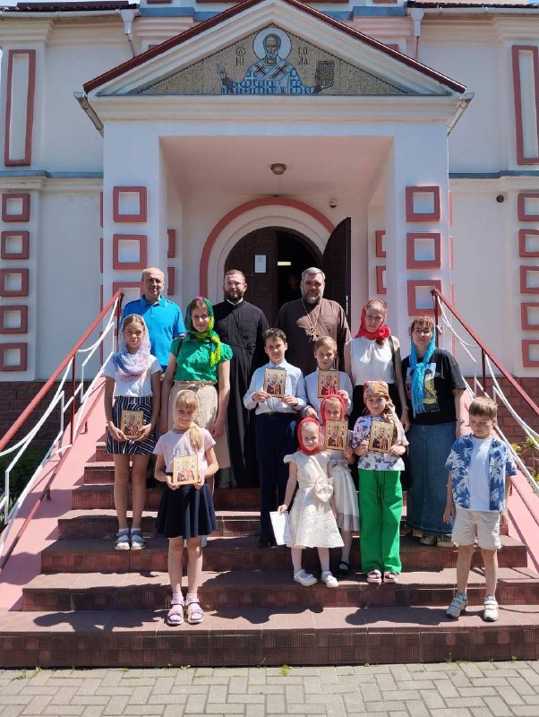 26 мая ребята и учителя воскресной школы храма св.вмч.Пантелеимона г.п. Мачулищи отправились в паломничество в с.Привольное( храм св.Николая Чудотворца) и с.Замосточье ( храм св.Серафима Саровского).