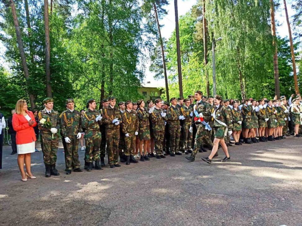 Сегодня 25.05 последний звонок прозвучал для выпускников 9 и 11 классов Минского района