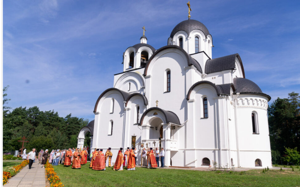 9 АВГУСТА В ДЕНЬ ПАМЯТИ ВЕЛИКОМУЧЕНИКА И ЦЕЛИТЕЛЯ ПАНТЕЛЕИМОНА МИТРОПОЛИТ ВЕНИАМИН ВОЗГЛАВИЛ ПРЕСТОЛЬНОЕ ТОРЖЕСТВО В ОДНОИМЕННОМ ХРАМЕ В ГОРОДСКОМ ПОСЁЛКЕ МАЧУЛИЩИ МИНСКОГО РАЙОНА