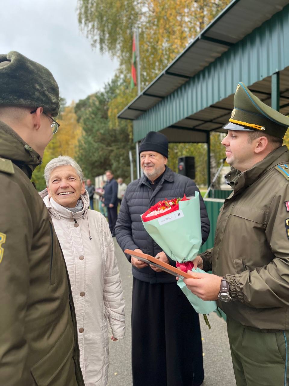 24.10 в управлении 49 РТБр день начался в торжественной обстановке: на плацу прошло чествование военнослужащих, выслуживших установленные сроки военной службы