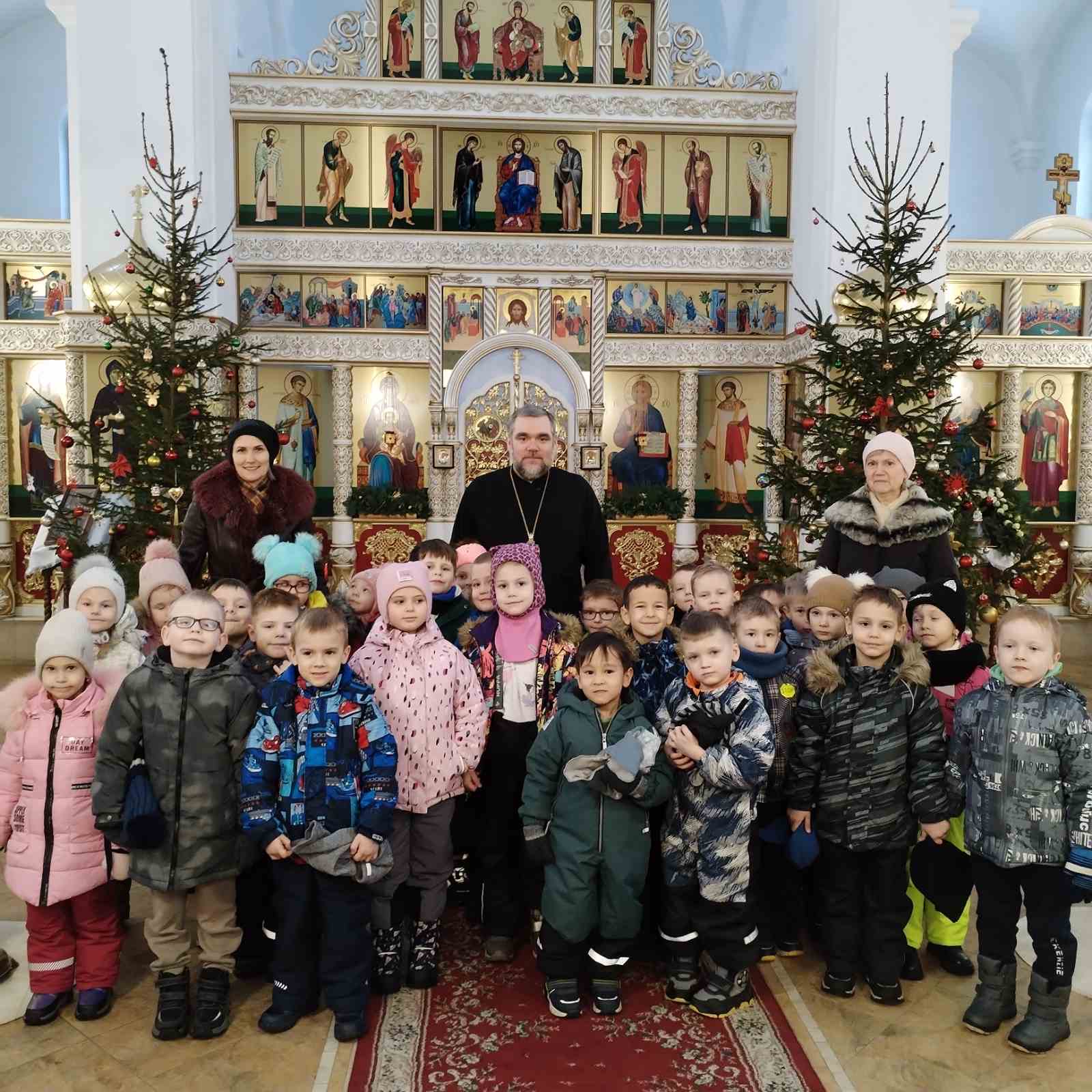 15 января храм Великомученика и целителя Пантелеимона г.п. Мачулищи посетили воспитанники Мачулищанского детского сада № 1.