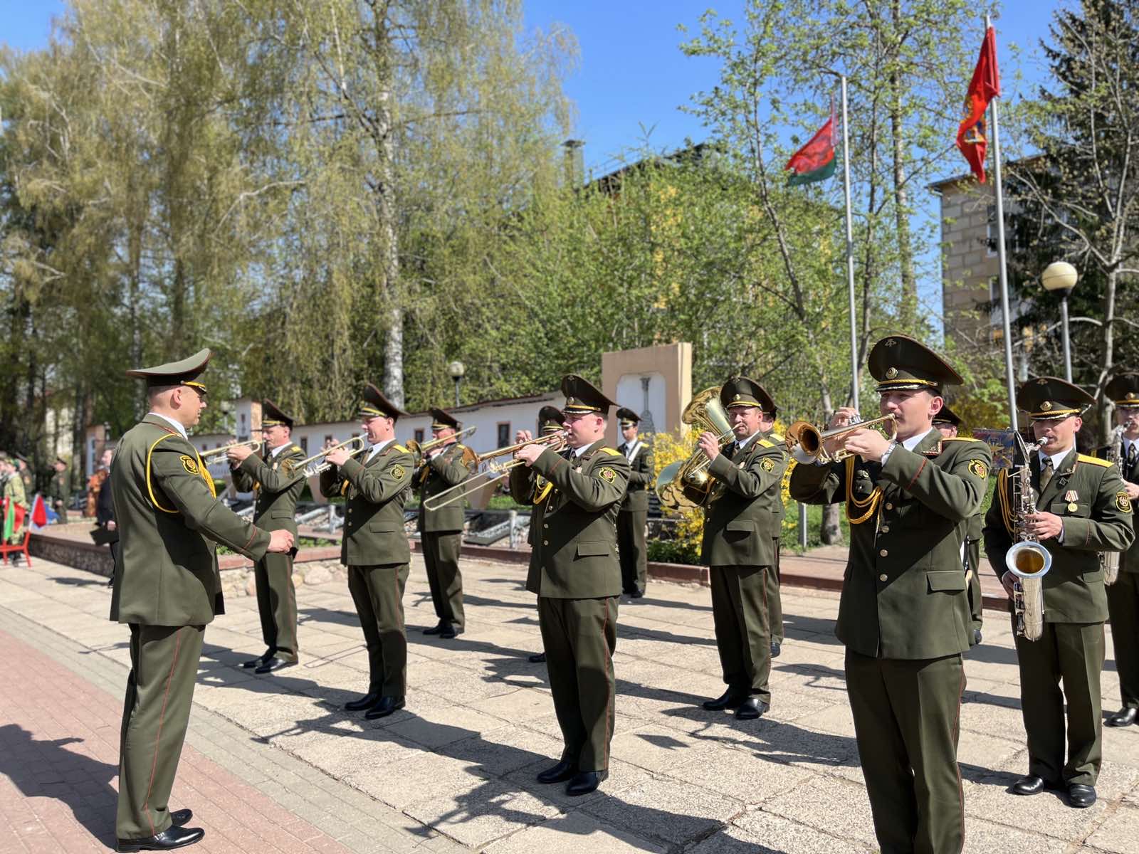 Благочинный 1-го Минского районного  благочиния протоиерей Сергей Пашкевич  благословил призывников на военную  службу.