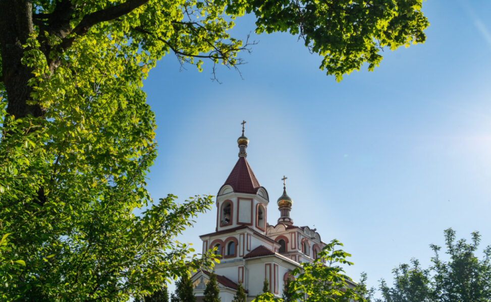 МИТРОПОЛИТ ВЕНИАМИН ВОЗГЛАВИЛ ТОРЖЕСТВА, ПОСВЯЩЕННЫЕ 20-ЛЕТИЮ ОСВЯЩЕНИЯ ХРАМА В ЧЕСТЬ СВЯТИТЕЛЯ НИКОЛАЯ ЧУДОТВОРЦА В ПОСЕЛКЕ ПРИВОЛЬНЫЙ МИНСКОГО РАЙОНА