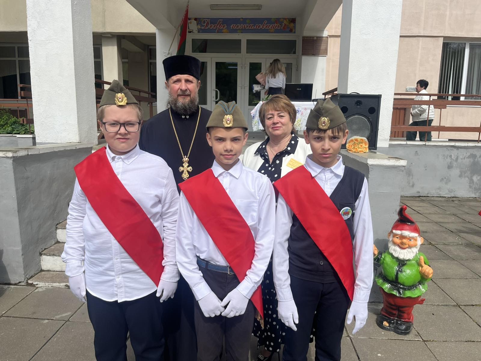 Торжественная линейка «Здравствуй, лето»