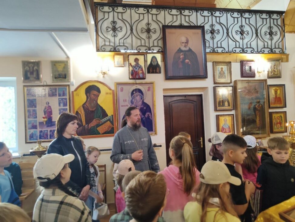 Православный Храм – именно то место, где соединяется небо и земля, где сходит Дух Святой.