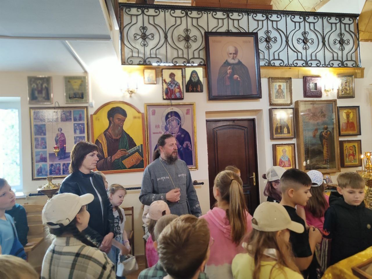 Православный Храм – именно то место, где соединяется небо и земля, где сходит Дух Святой.