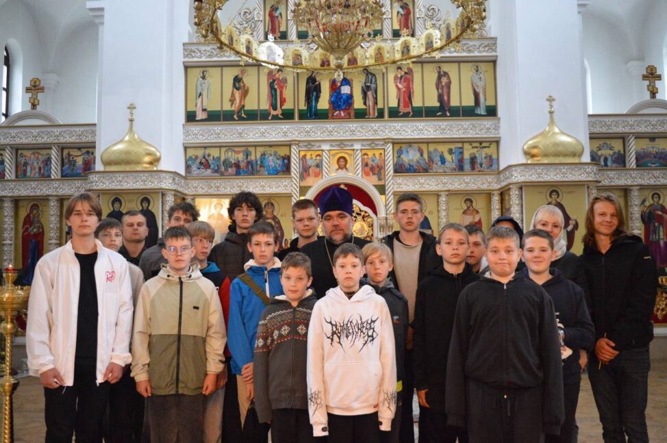 воспитанники военно-патриотического лагеря «бригада» посетили Храм святого великомученика и целителя Пантелеимона г.п.Мачулищи .