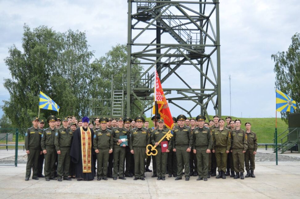 В одном из подразделений радиотехнических войск состоялось вручение новых образцов вооружения