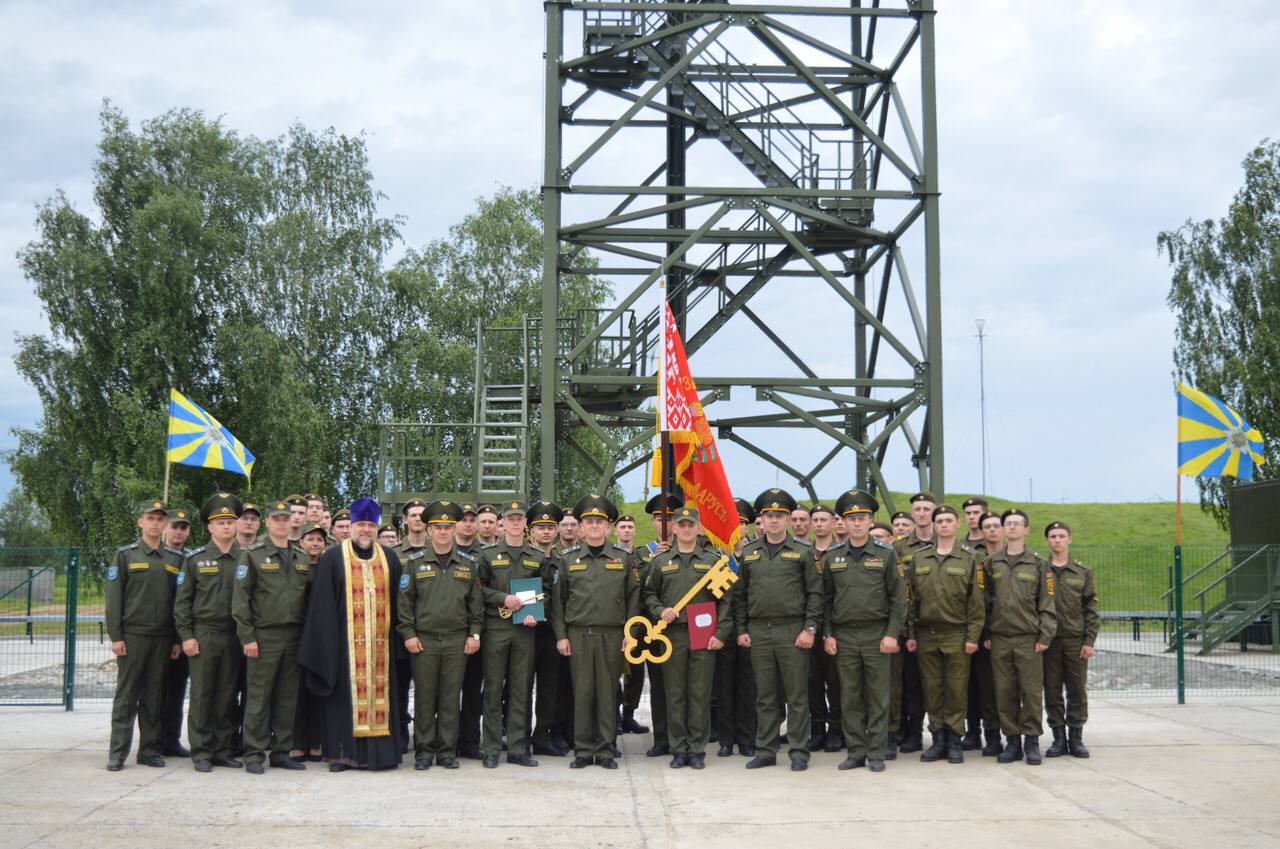 В одном из подразделений радиотехнических войск состоялось вручение новых образцов вооружения