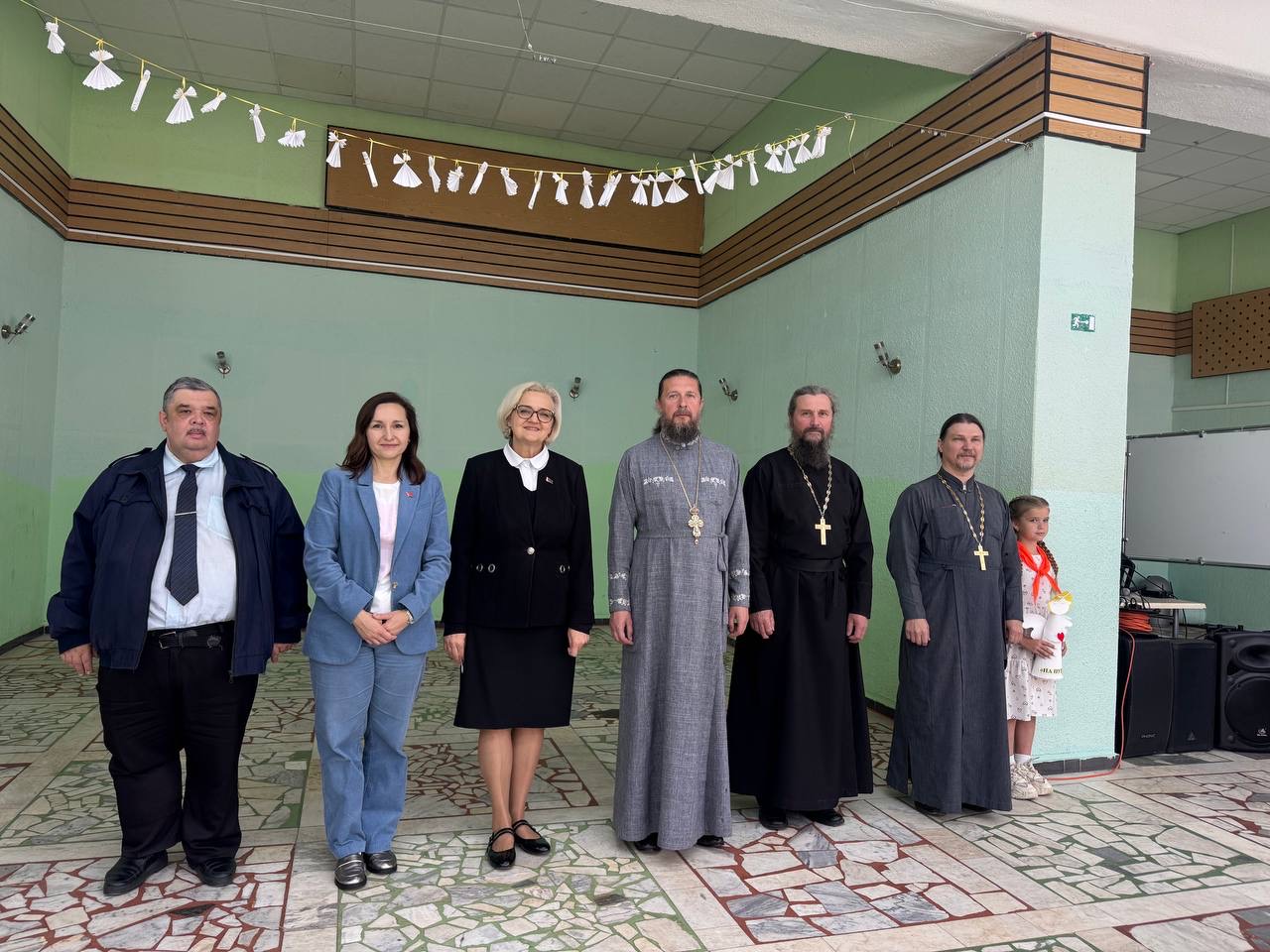 В рамках программы районного духовно-просветительского центра «На пути» в воспитательно-оздоровительном лагере «Белые Росы» Минского района прошел День духовно-нравственного воспитания.