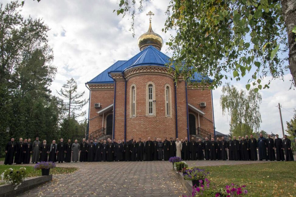 Настоятель храма Рождества Пресвятой Богородицы агрогородка Прилуки Минского района протоиерей Владимир Зварич принял участие в практическом семинаре «Теория и практика церковной работы по утверждению трезвости» для священнослужителей и монашествующих Борисовской епархии, который состоялся по благословению епископа Борисовского и Марьиногорского Амвросия 9 сентября.