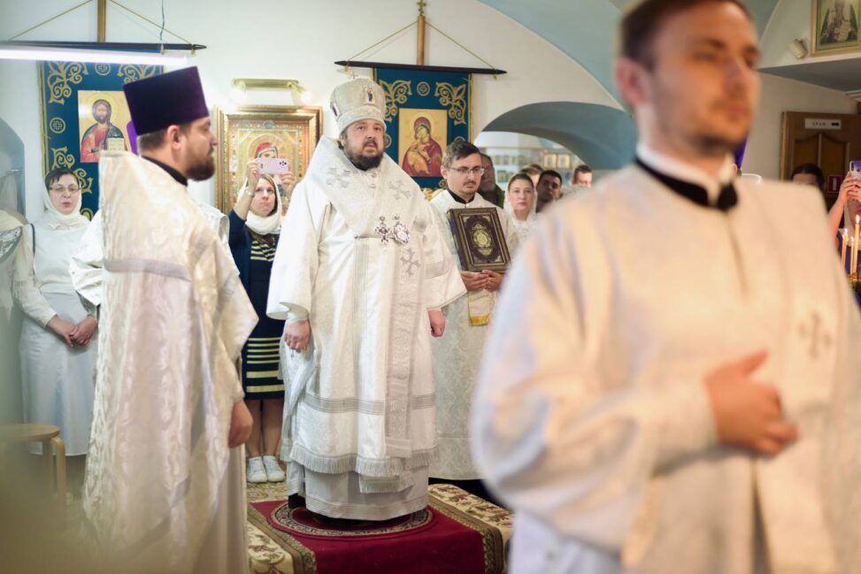 19 сентября в день чуда Архангела Михаила бывшего в Хонех (4век), епископ Авксентий викарий Минской епархии совершил Литургию в приходе храма Святого Архангела Михаила в аг. Новый Двор