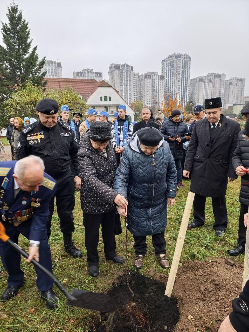 торжественное мероприятие, посвященное 65-й годовщине катастрофы на космодроме «Байконур», унесшей жизни первопроходцев создания ракетно-космического щита СССР