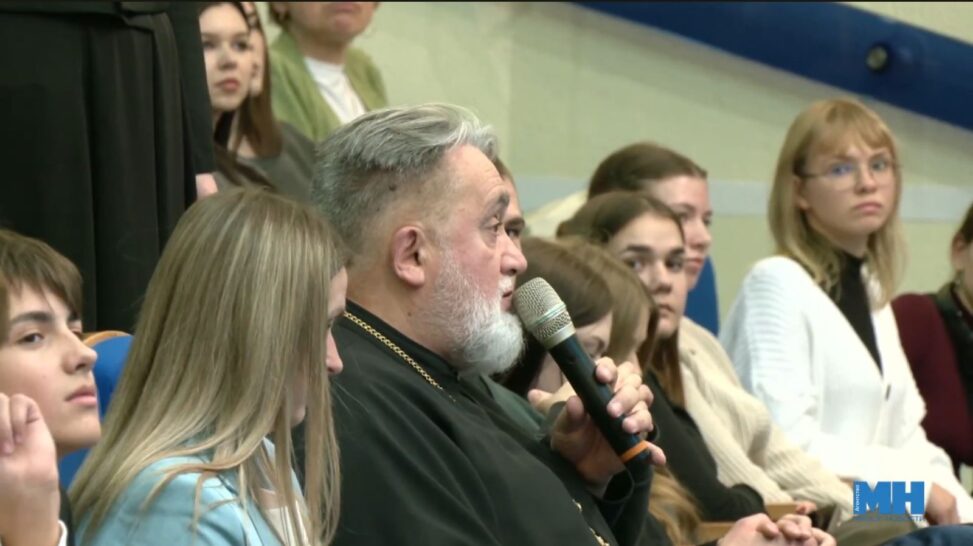 Настоятель прилукского храма принял участие в масштабном информационном круглом столе «Твой выбор — твое будущее»