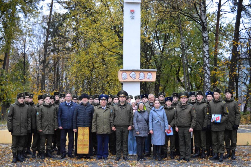 28 октября На Площади Героев в  Мачулищах провожали  военнослужащих, выслуживших установленные сроки военной службы.