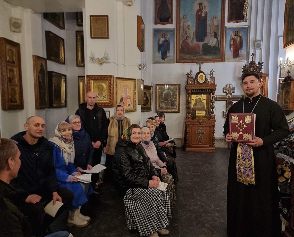 18 марта, по окончании Литургии Преждеосвященных Даров, в храме Святого Духа п. Гатово состоялась встреча, приуроченная к Дню православной книги.