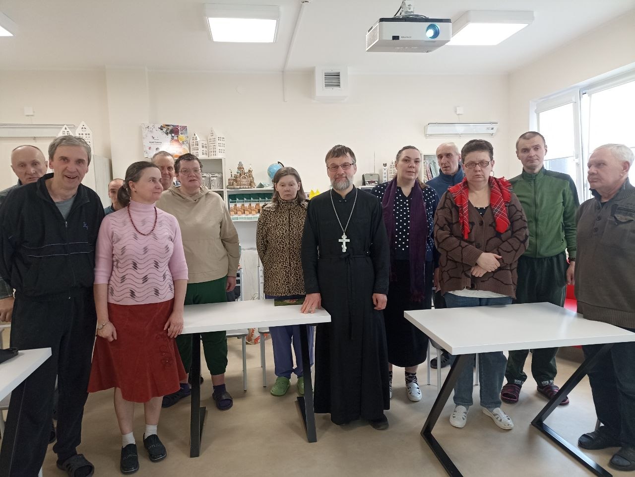 19 марта 2026 года в ГУ «Минский городской социальный пансионат «Гармония» прошла традиционная встреча проживающих с клириком храма Рождества Христова — священником Дмитрием Грибовским, посвящённая дню Православной книги.