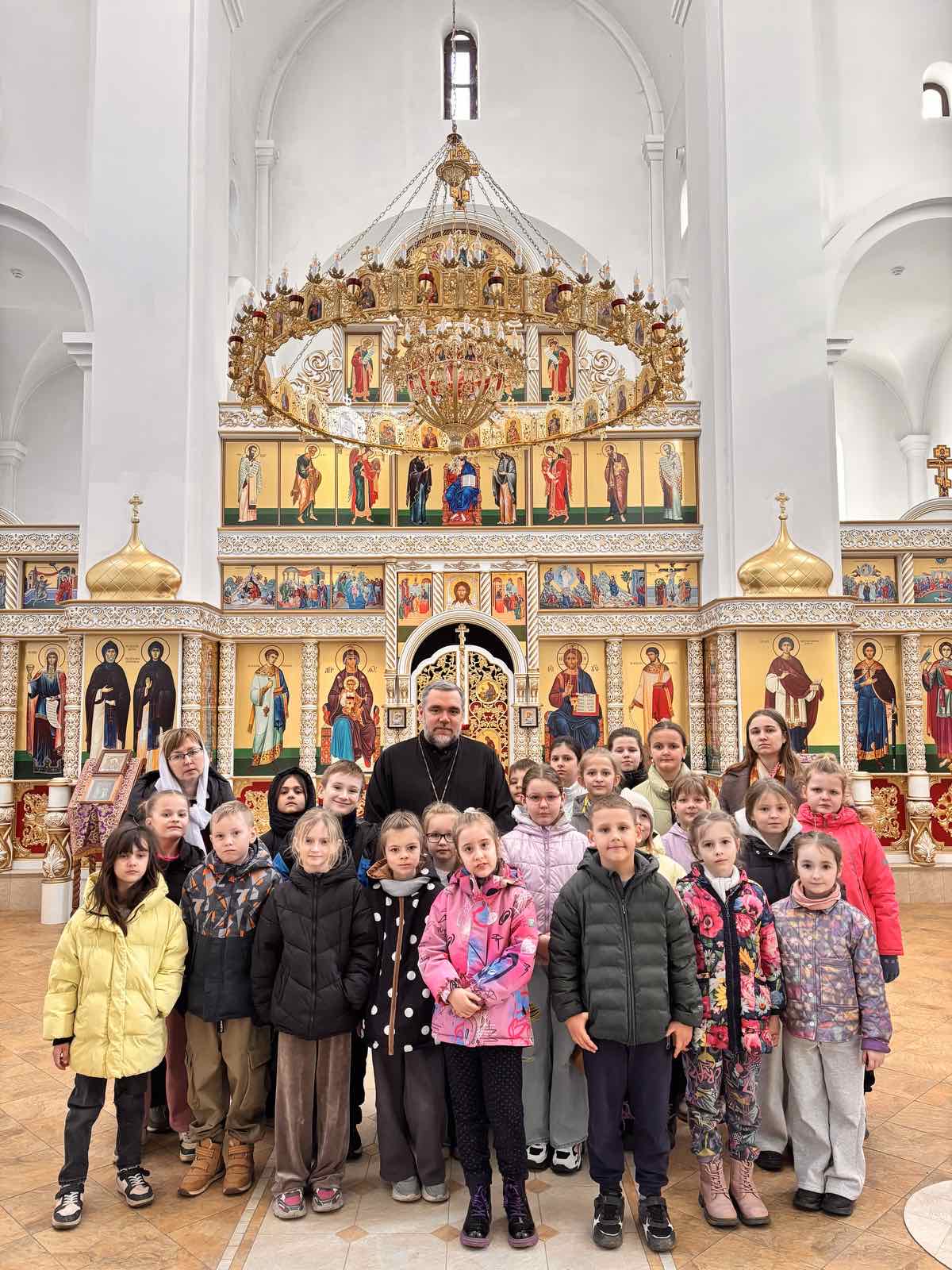 24 марта учащиеся младших классов Мачулищанской СШ посетили храм святого великомученика и целителя Пантелеимона.