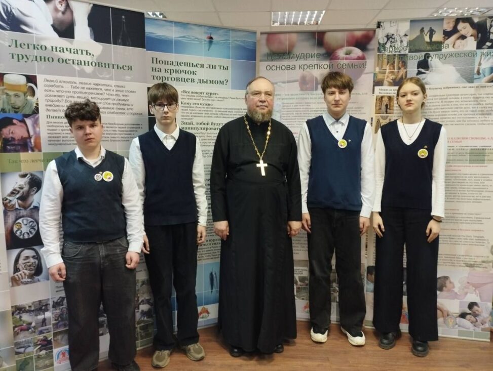 25 марта в Михановичской средней школе состоялось мероприятие по духовно-нравственному воспитанию. В нем принял участие настоятель храма свт.