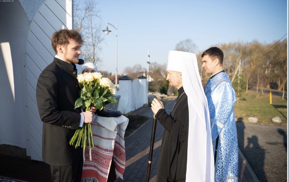 ДЕНЬ ПРАЗДНОВАНИЯ ПОХВАЛЫ ПРЕСВЯТОЙ БОГОРОДИЦЫ МИТРОПОЛИТ ВЕНИАМИН ВОЗГЛАВИЛ БОЖЕСТВЕННУЮ ЛИТУРГИЮ В ХРАМЕ СВЯТИТЕЛЯ НИКОЛАЯ ЧУДОТВОРЦА В ДЕРЕВНЕ ГОРОДИЩЕ