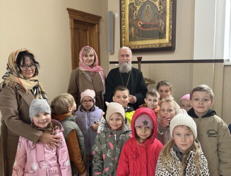 В светлую пятницу в храме Успения Пресвятой Богородицы аг. Крупица побывала в гостях старшая группа детского сада.