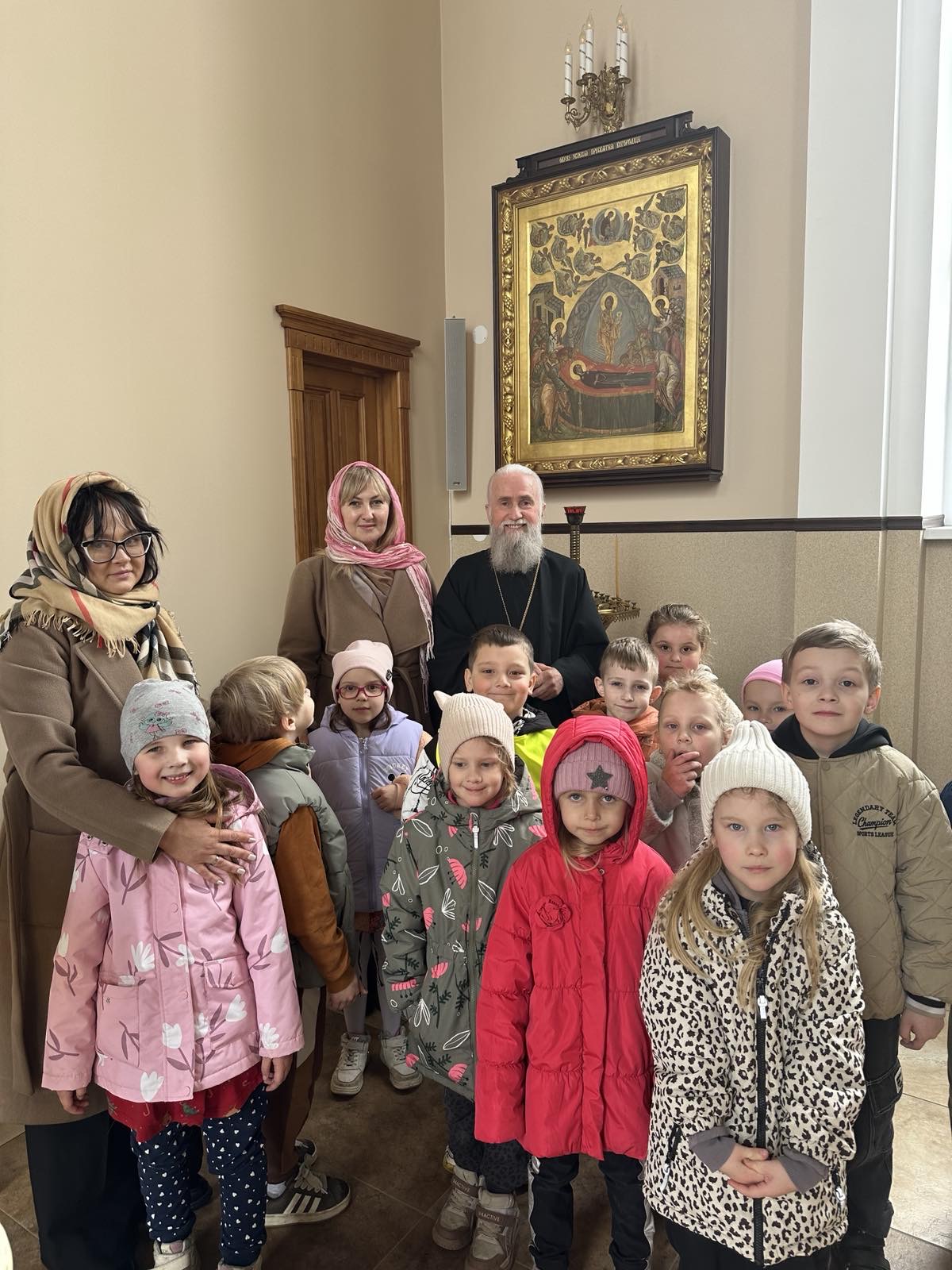 В светлую пятницу в храме Успения Пресвятой Богородицы аг. Крупица побывала в гостях старшая группа детского сада.