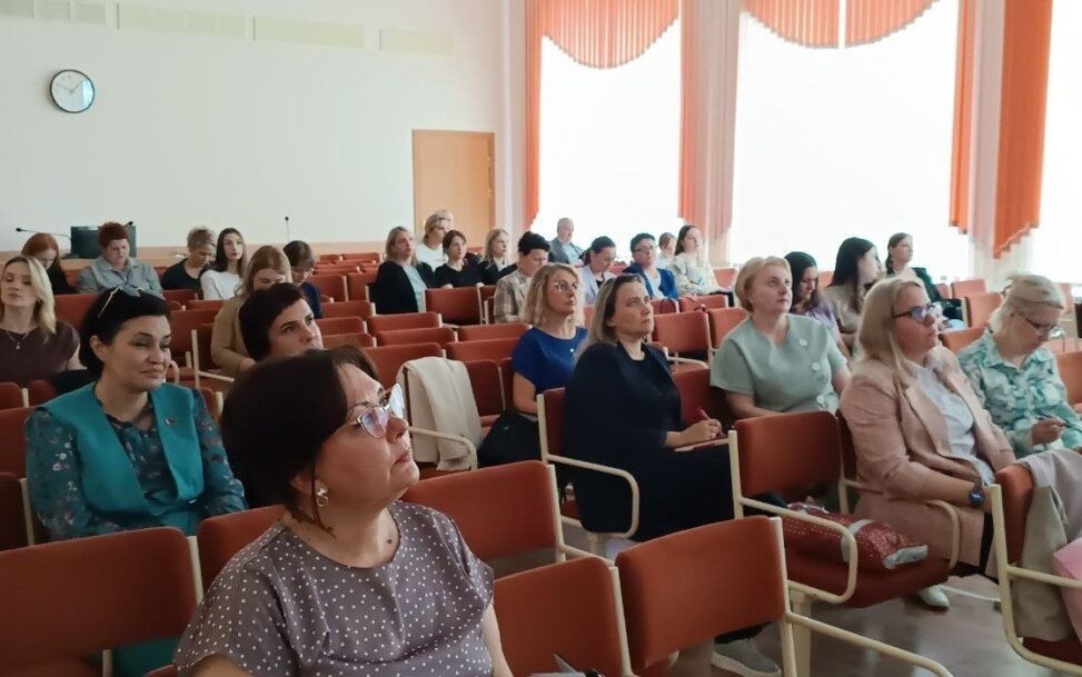 Духовно-нравственное воспитание подрастающего поколения является основополагающим ориентиром воспитательной системы михановичских средней школы и детского сада № 2.