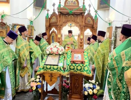 1 июня 2026 года в праздник Святого Духа в приходе аг. Гатово состоялась соборная Божественная литургия в честь престольного праздника, которую возглавил благочинный 1 Минского районного округа протоиерей Сергий Пашкевич