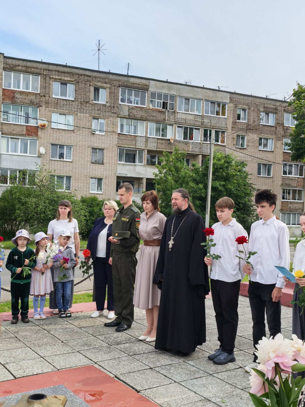22 июня — День всенародной памяти жертв Великой Отечественной войны и геноцида белорусского народа в Самохваловичах Минутой молчания почтили жертв величайшей трагедии.