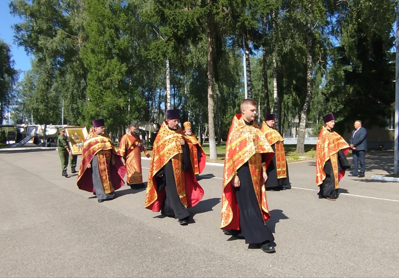 11 августа 2026 года на территории 50-й смешанной авиационной базы в городском поселке Мачулищи состоялось знаменательное духовно-патриотическое событие — торжественная встреча иконы Небесного покровителя Вооруженных Сил Республики Беларусь, святого великомученика Георгия Победоносца.