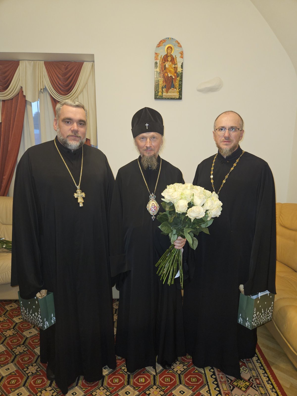 Ваше Высокопреосвященство ,  сердечно поздравляем Вас с днем Вашего Ангела!